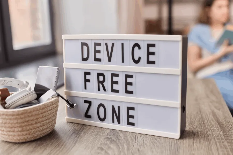 Sign saying "Device Free Zone"